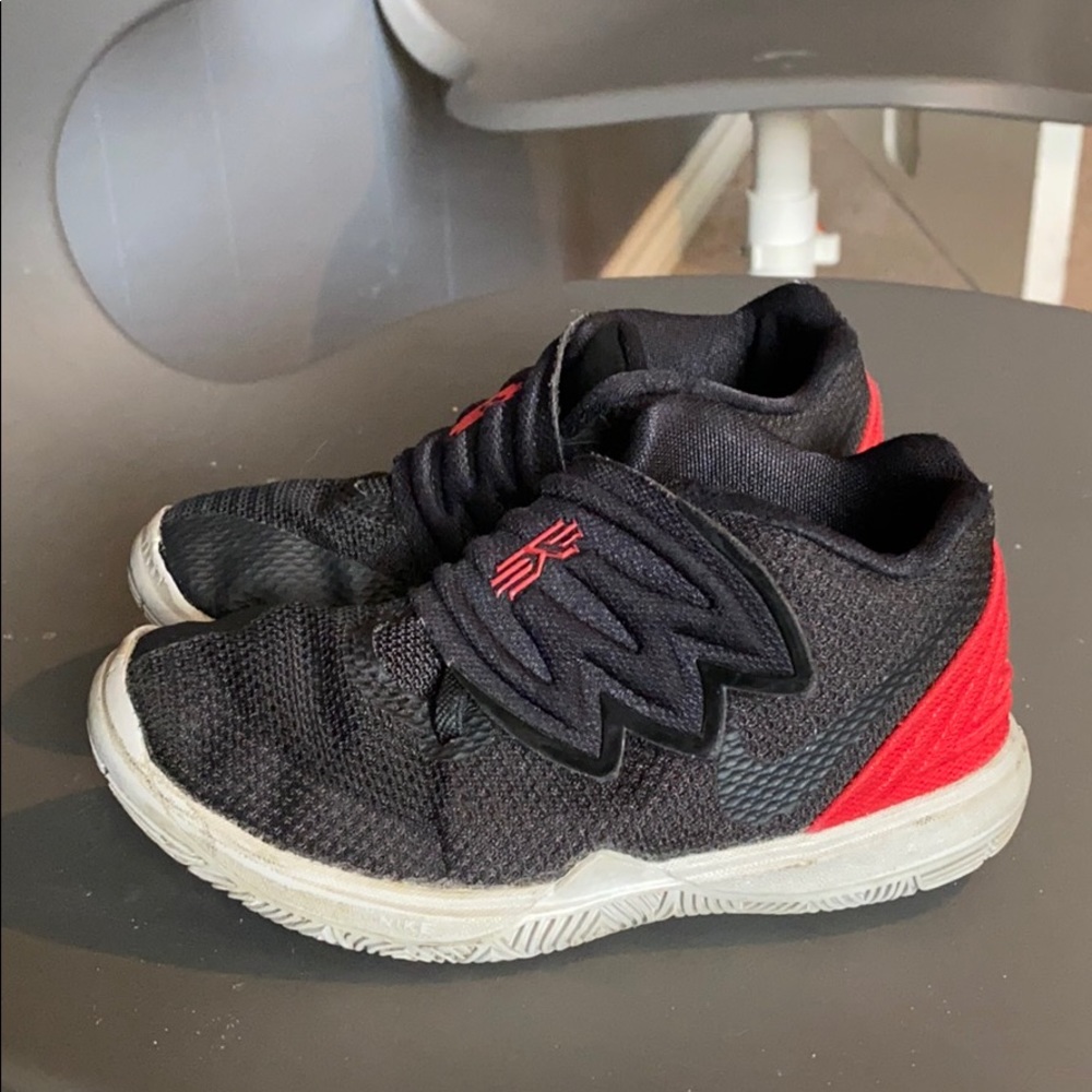 Nike Kyrie shoes size 9c
